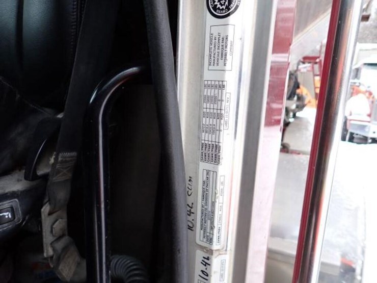 2011-peterbilt-365-image-11
