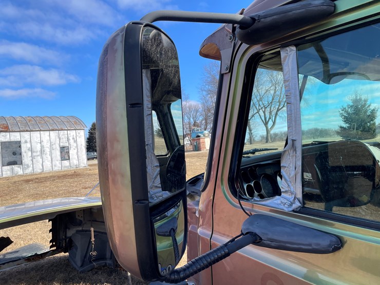 #4223-•-2002-mack-cx613-semi-tractor-sleeper-cab-image-10