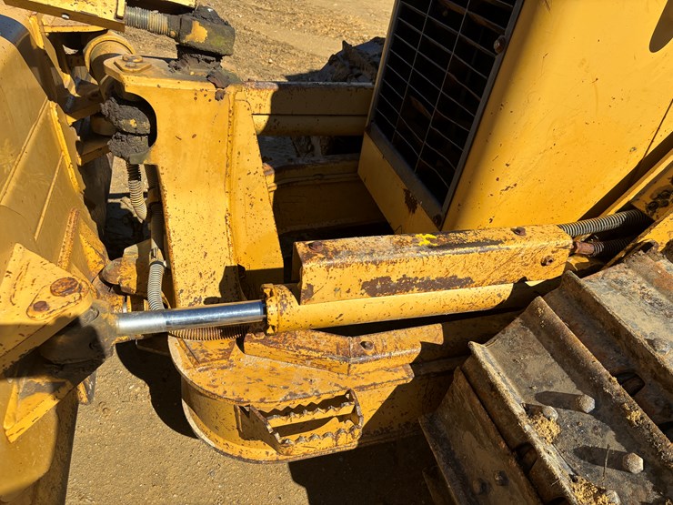 2005-caterpillar-d5g-xl-image-42