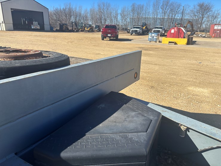 #2320-•-2008-interstate-30'-tri-axle-equipment-trailer-image-22