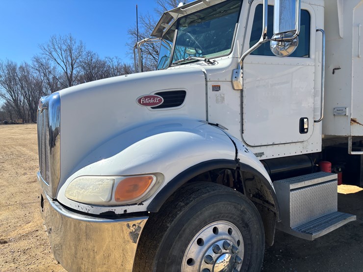 2009-peterbilt-340-image-7