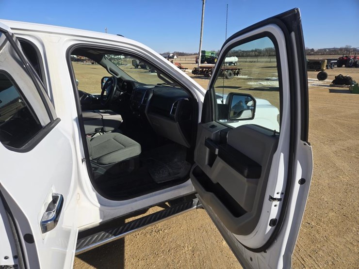 2016-ford-f150-image-16