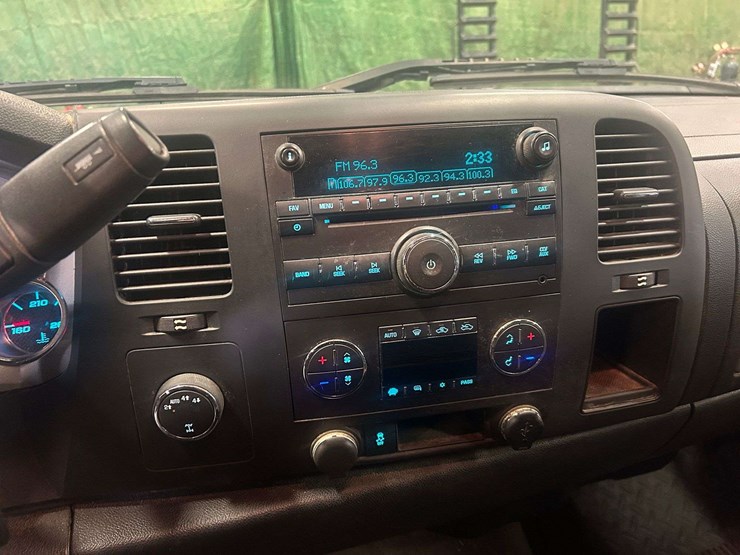 2013-chevy-silverado-lt-z71-pick-up-truck-image-17