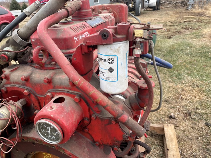 #4229-•-detroit-471-diesel-engine-on-stand-image-15