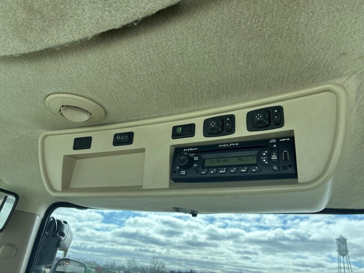 2013-john-deere-8335r-image-78