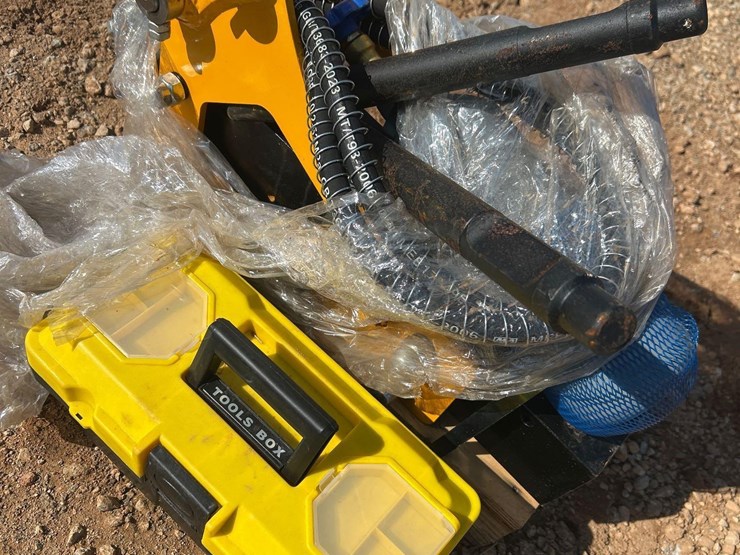 ireh-mini-excavator-breaker-attachment-image-3