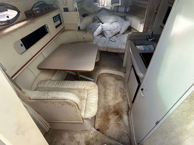 sea-ray-270-sundancer-boat-image-21