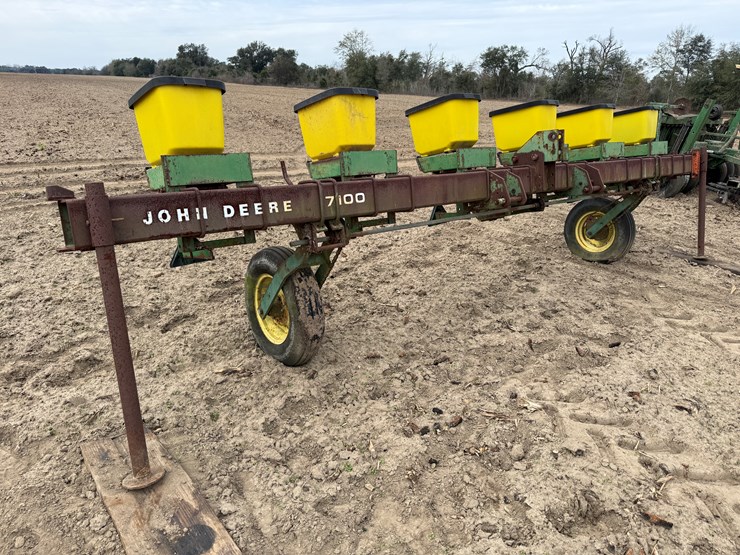 john-deere-7100-image-2