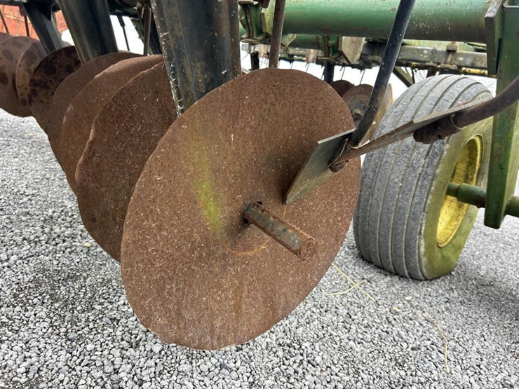 john-deere-230-image-9