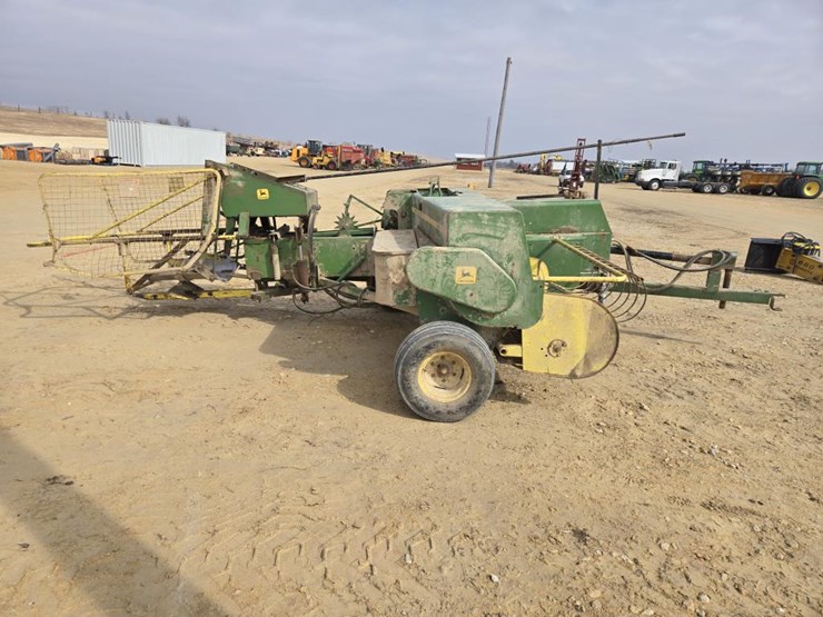 john-deere-336-image-12