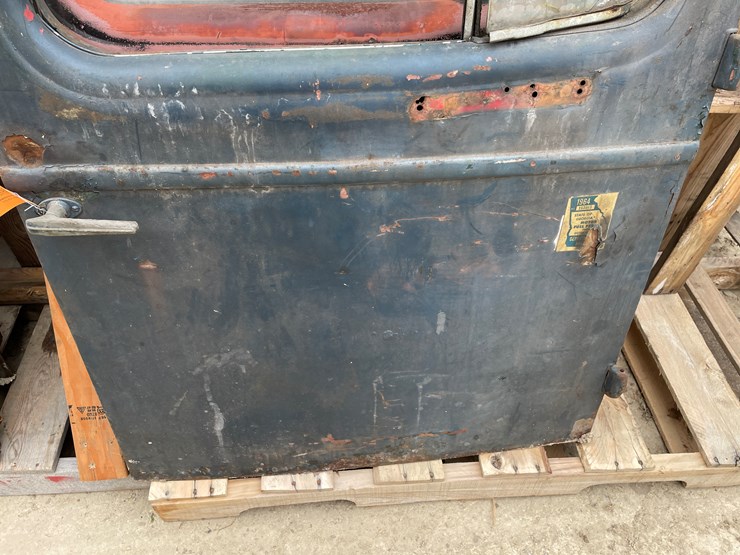 #4407-•-(2)-mack-l-model-vintage-truck-doors-image-4