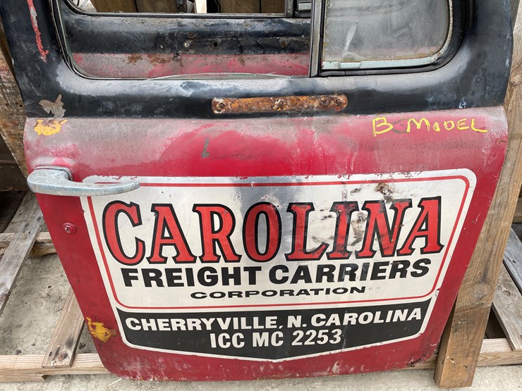 #4406-•-(2)-mack-b-model-vintage-truck-doors-image-4