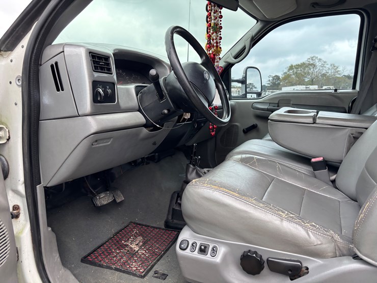 2004-ford-f650-image-17