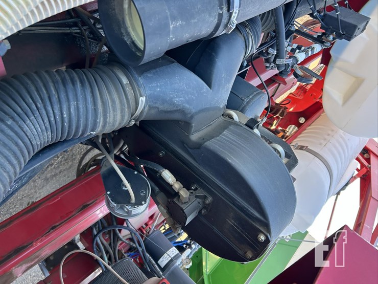 2009-white-8516-image-42