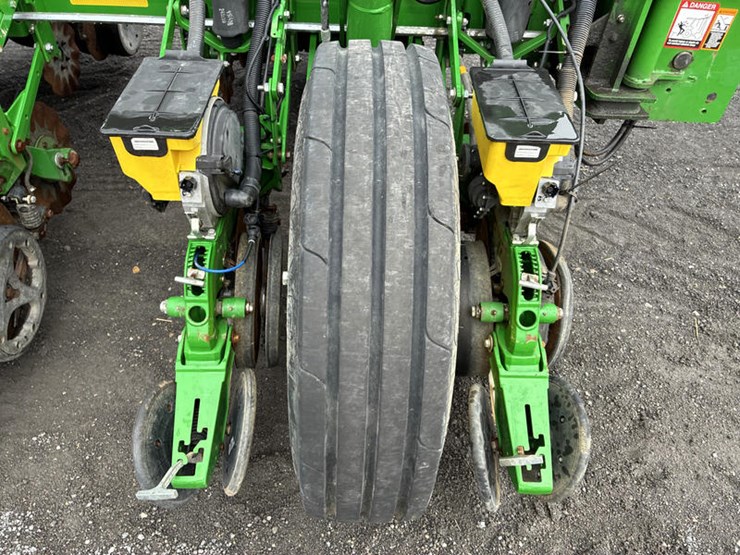 2019-john-deere-1775-image-36