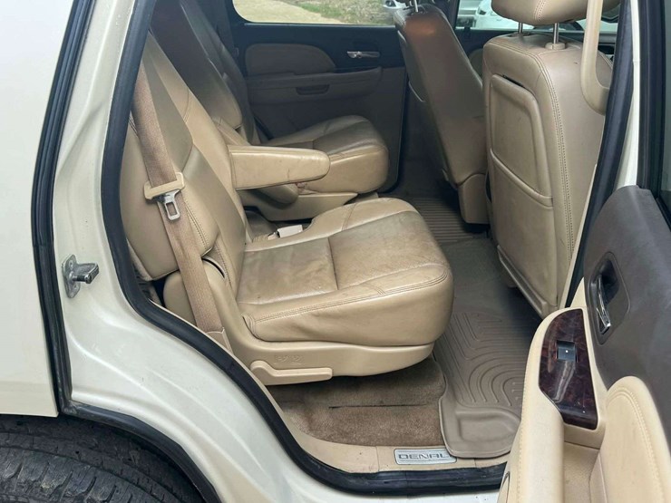 2010-gmc-yukon-denali-image-14