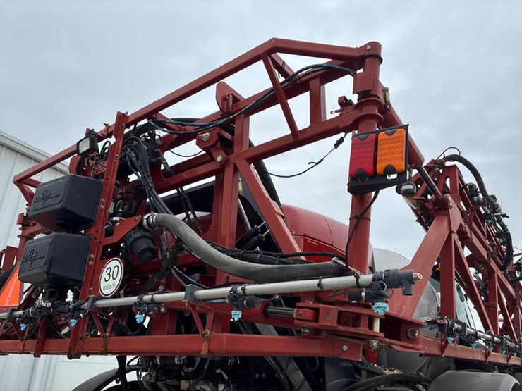 2015-case-ih-patriot-3340-image-32