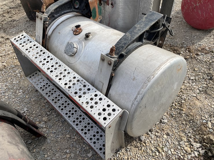 #4267-•-(2)-aluminum-fuel-tanks-image-6