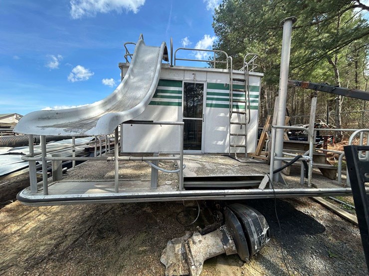 1982-14x46-summerset-aluminum-houseboat-image-4