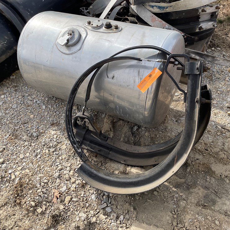#4269 • Peterbilt Fuel Tank