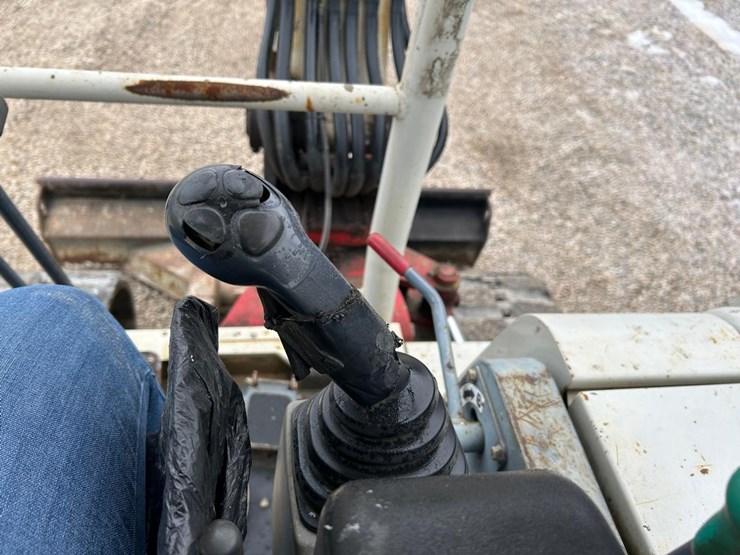 takeuchi-tb250-image-43