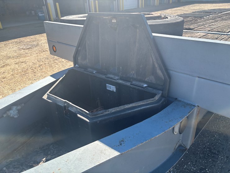 #2320-•-2008-interstate-30'-tri-axle-equipment-trailer-image-28