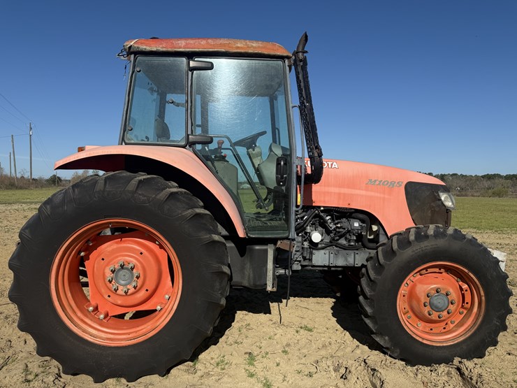 2009-kubota-m108s-image-3