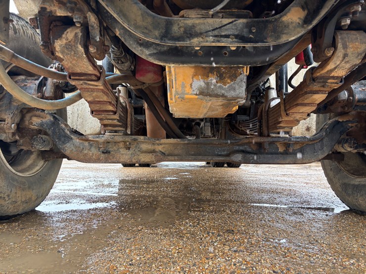 1998-freightliner-fl112-image-18