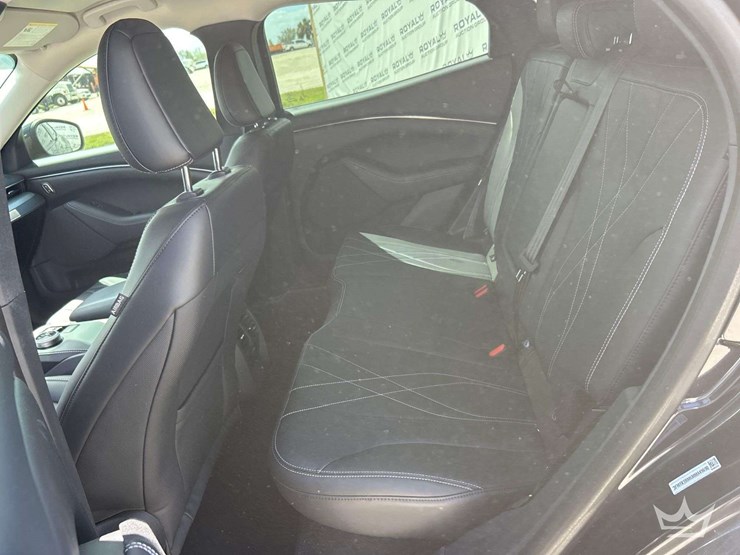 2021-ford-mustang-mach-e-image-22