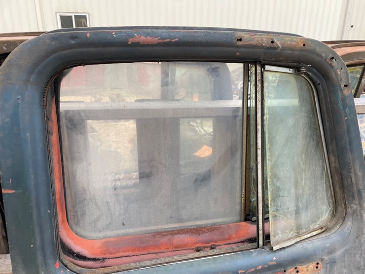 #4407-•-(2)-mack-l-model-vintage-truck-doors-image-3