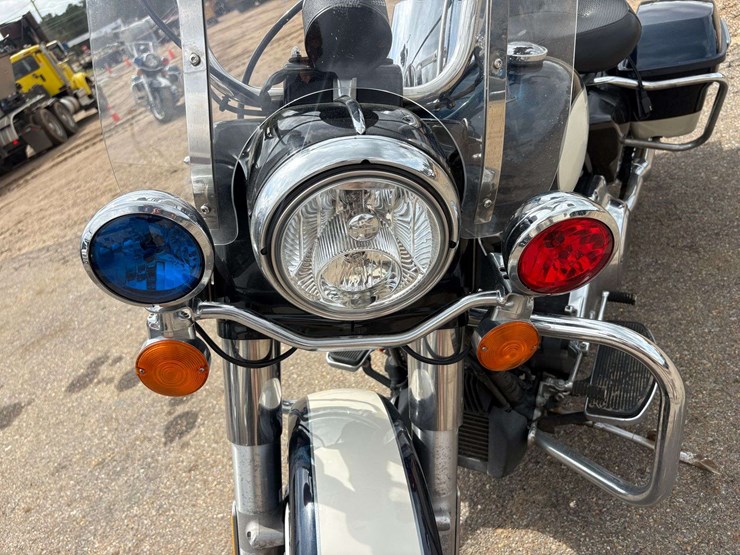 2022-harley-davidson-road-king-police-motorcycle-(17,107-miles)-image-15