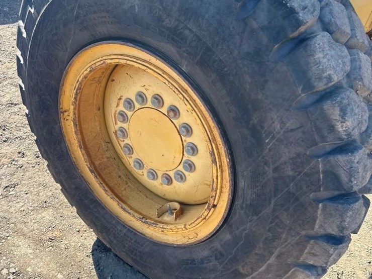 2011-deere-772g-image-10