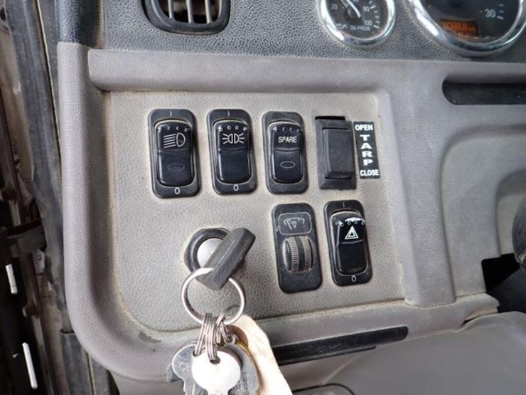 2011-peterbilt-365-image-20