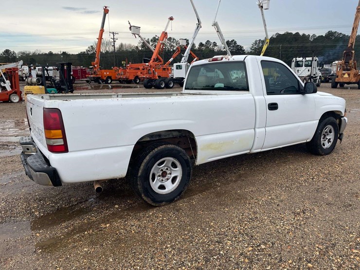 2002-chevrolet-silverado-1500-image-3