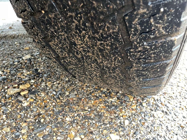 2012-nissan-armada-image-20