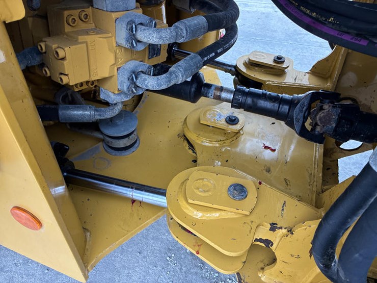 2021-caterpillar-926m-image-30