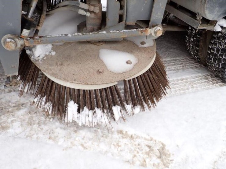 2004-gmc-t7500-image-43