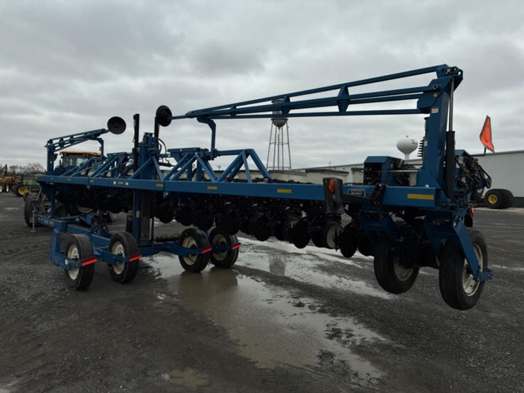 2010-kinze-3600-image-23