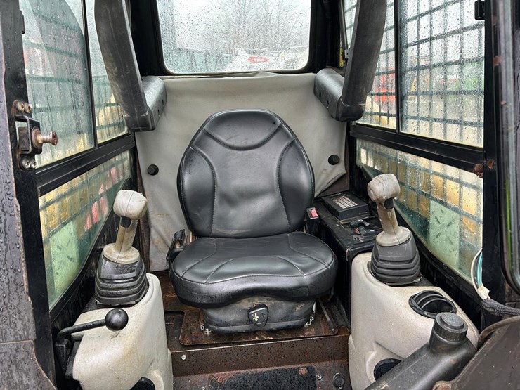 caterpillar-247b-image-19