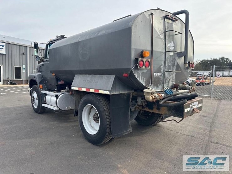 1994-ford-l9000-image-8