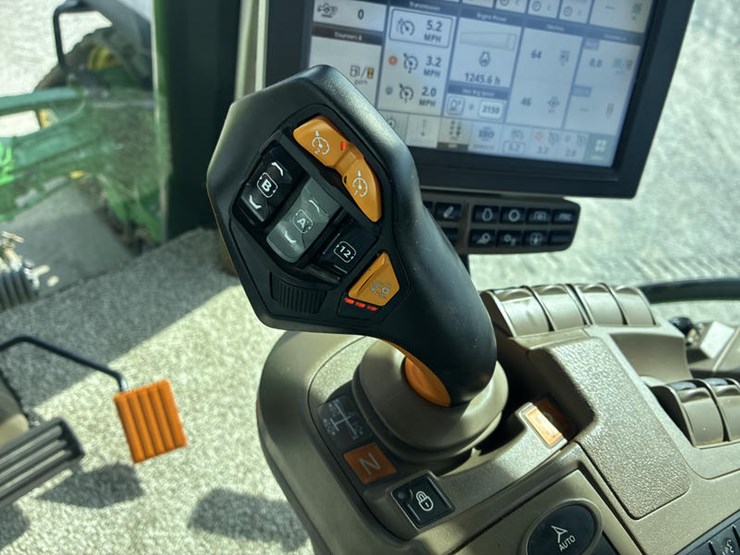 2021-john-deere-8rx-370-image-102