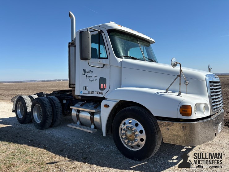 2004-freightliner-cst120-century-classic-s/t-t/a-day-cab-truck-tractor-image-10