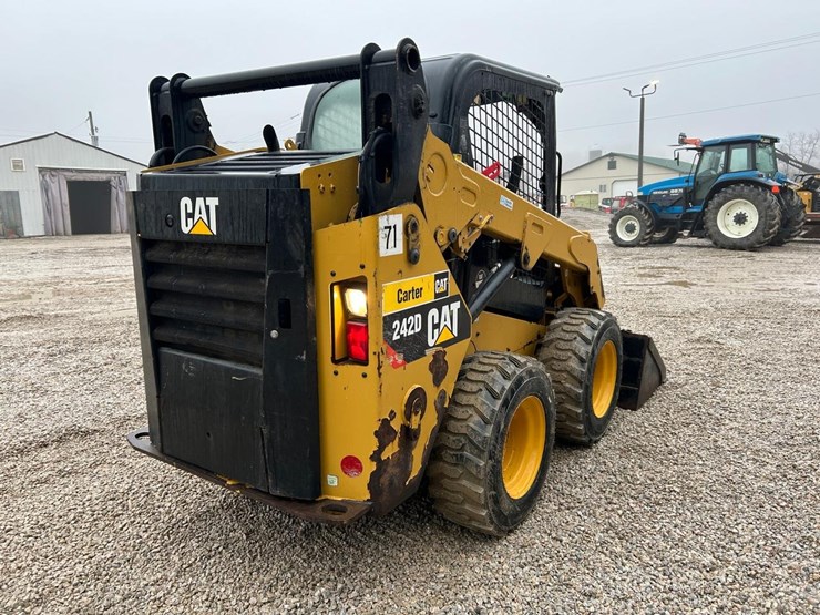 2019-caterpillar-242d-image-4