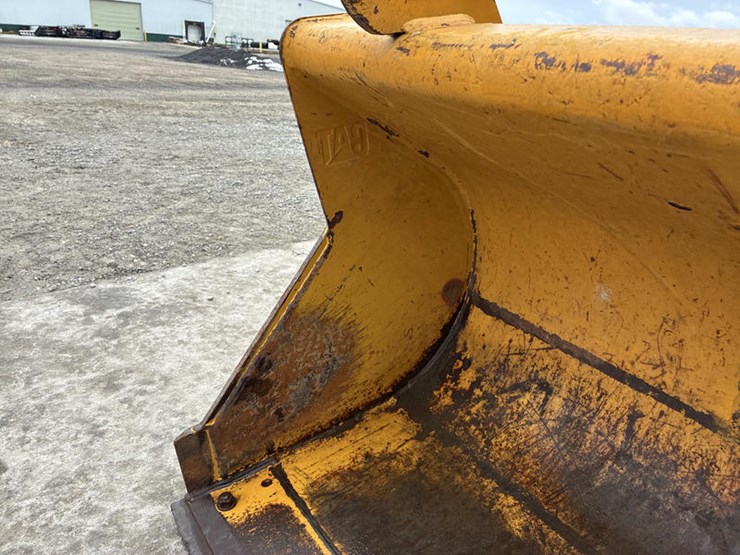 2017-caterpillar-415f2-image-14