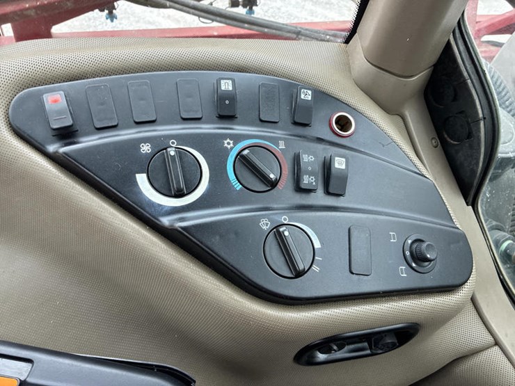 2015-case-ih-patriot-3340-image-79