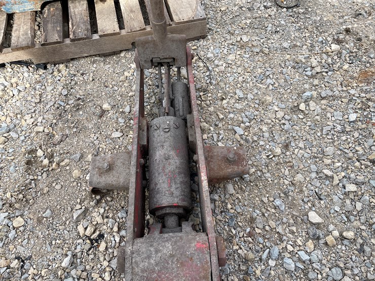 #4261-•-heavy-duty-floor-jack-image-5