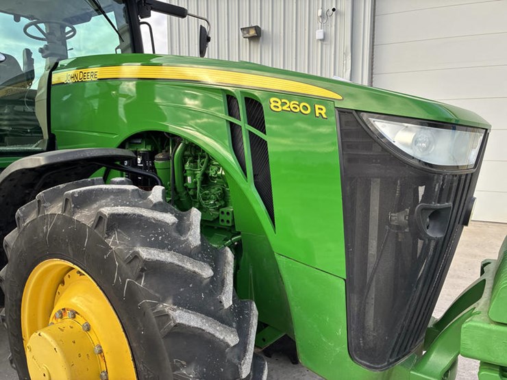 2012-john-deere-8260r-image-17