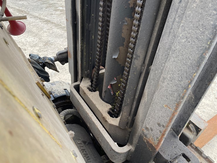 #4224-•-white-lp-forklift-image-23