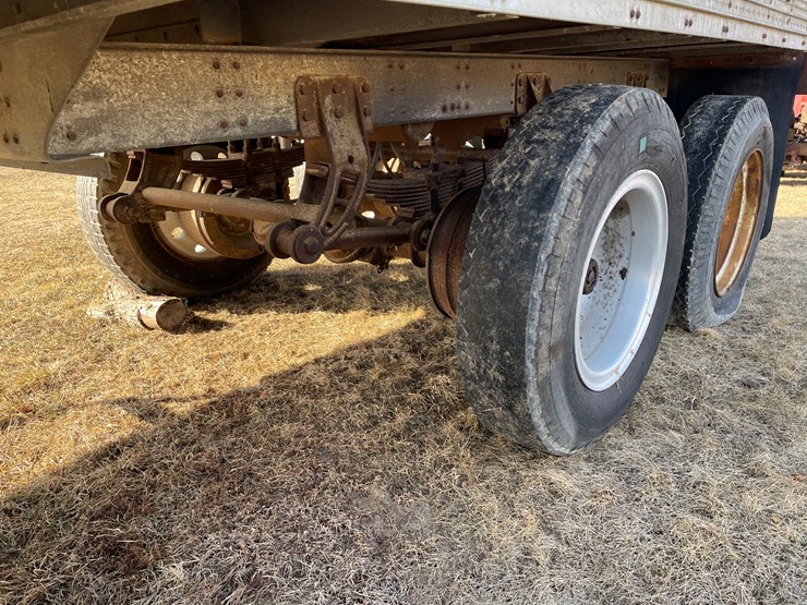 #4220-•-aeroliner-tandem-axle-storage-van-trailer-(no-title)-image-12