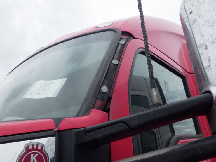 2022-kenworth-t680-image-33
